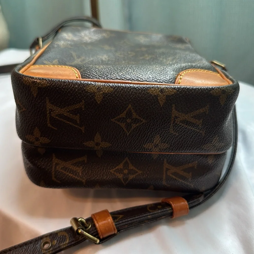Louis Vuitton Amazone Crossbody Monogram